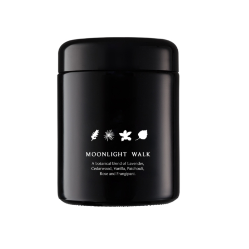 المشي في ضوء القمر